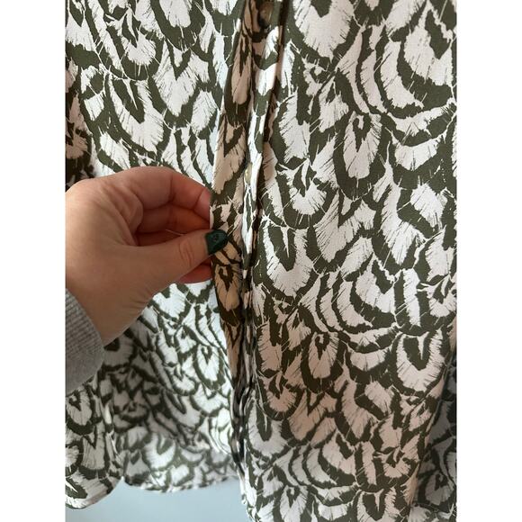 Jachs Girlfriend Women's Printed 3/4 Sleeve with Hidden Button Blouse Medium - Picture 6 of 11